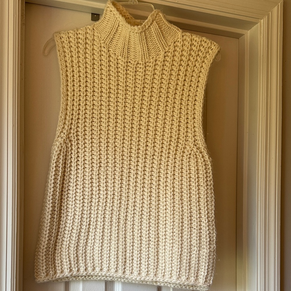 En Saison Cream Knit Turtleneck Sweater Vest